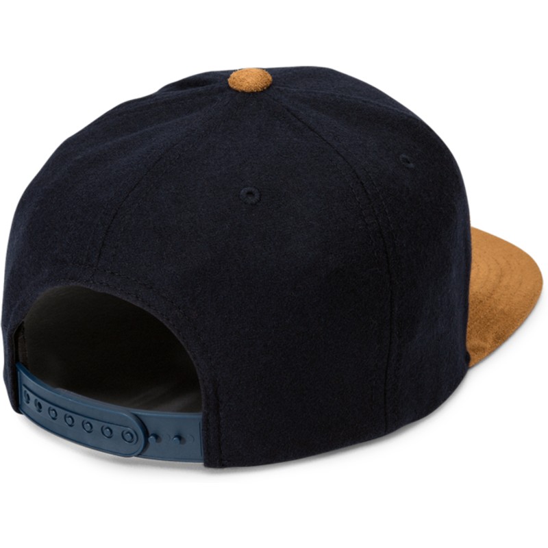 cappellino-visiera-piatta-blu-marino-snapback-con-visiera-marrone-quarter-fabric-camper-blue-di-volcom
