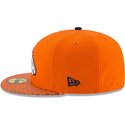 cappellino-visiera-piatta-arancione-aderente-59fifty-sideline-di-denver-broncos-nfl-di-new-era