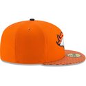 cappellino-visiera-piatta-arancione-aderente-59fifty-sideline-di-denver-broncos-nfl-di-new-era