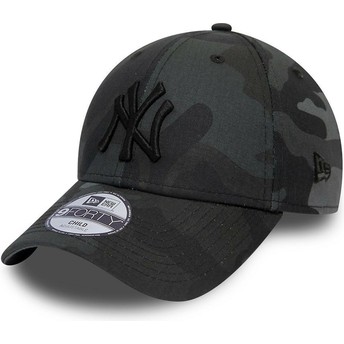 New Era Curved Brim Youth Black Logo 9FORTY League Essential New York Yankees MLB Camouflage and Black Adjustable Cap