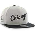 cappellino-visiera-piatta-grigio-snapback-con-logo-lettere-di-chicago-white-sox-mlb-di-47-brand