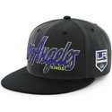 cappellino-visiera-piatta-nero-snapback-con-logo-lettere-di-los-angeles-kings-nhl-di-47-brand