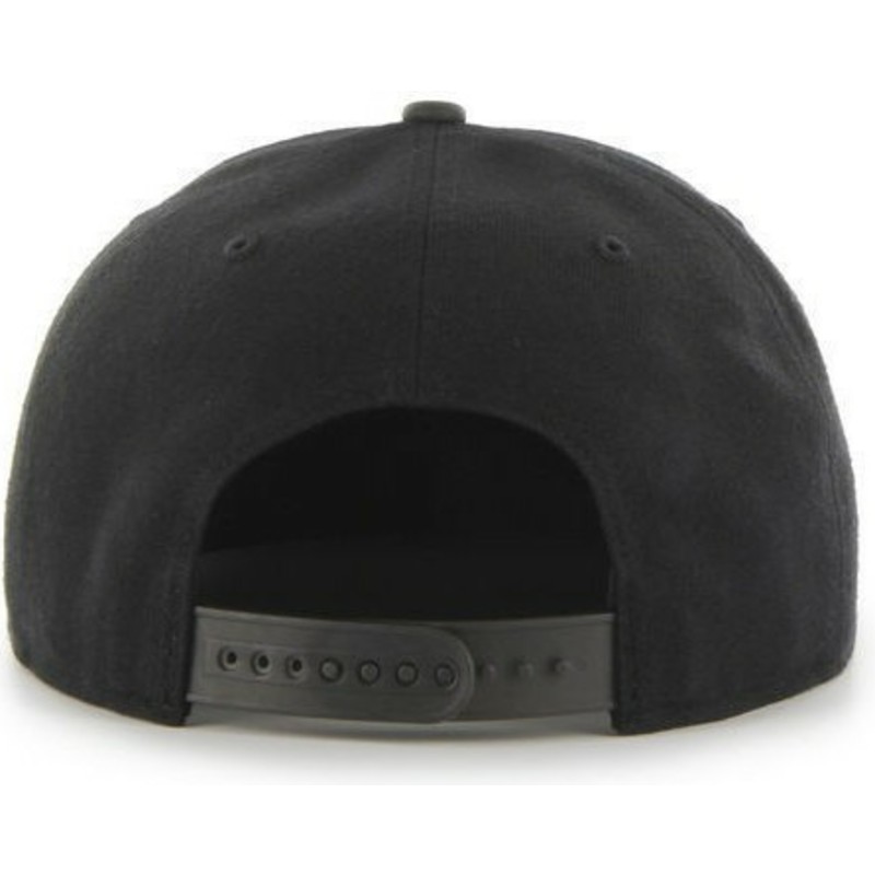 cappellino-visiera-piatta-nero-con-logo-in-bianco-e-nero-snapback-tinta-unita-di-mlb-new-york-yankees-di-47-brand